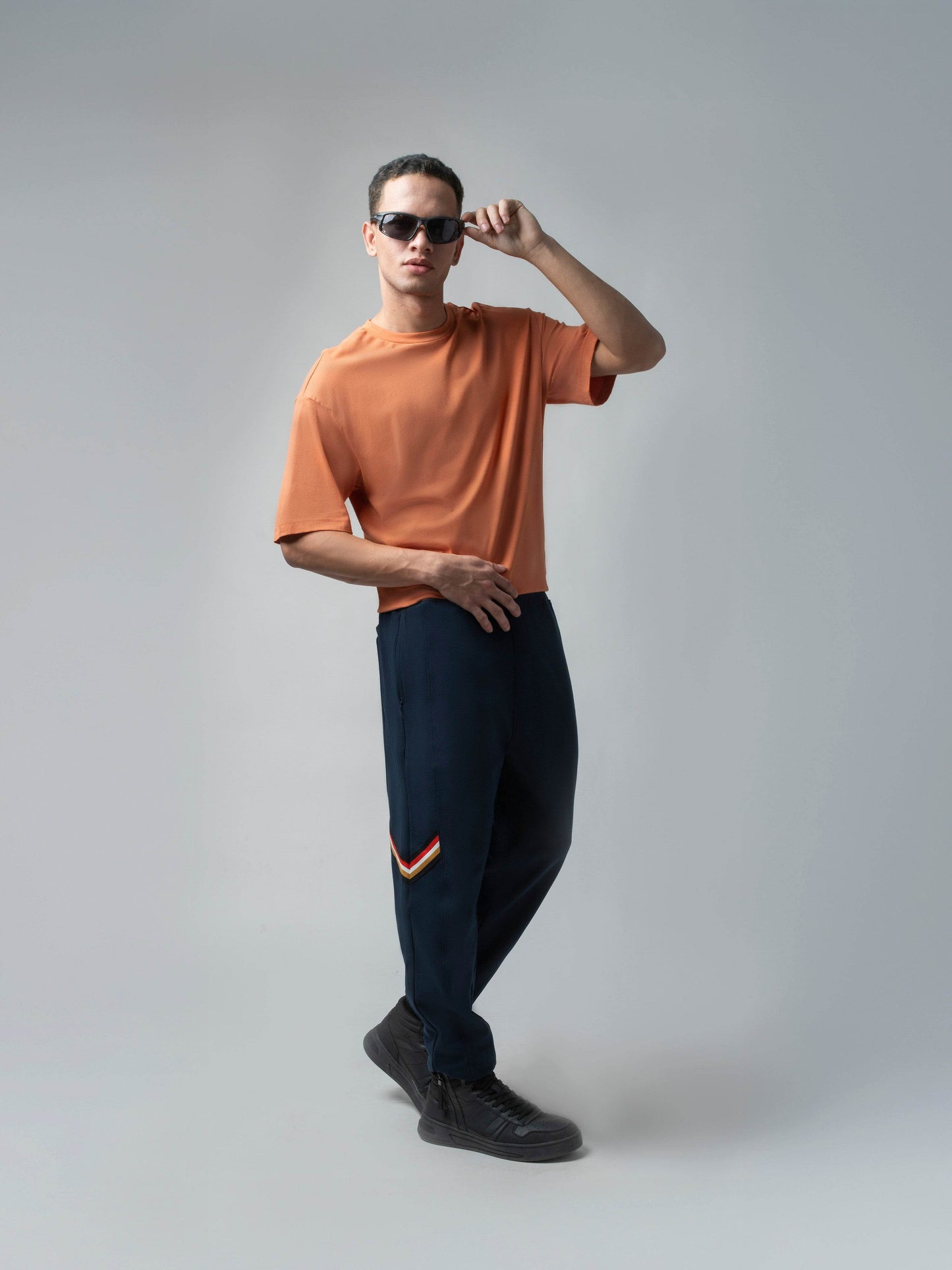 Rougen Cotton Poly Elastane Interlock Jogger with Cut-and-Sew Design and 4-Color Flag Tape Navy - ENGYNE