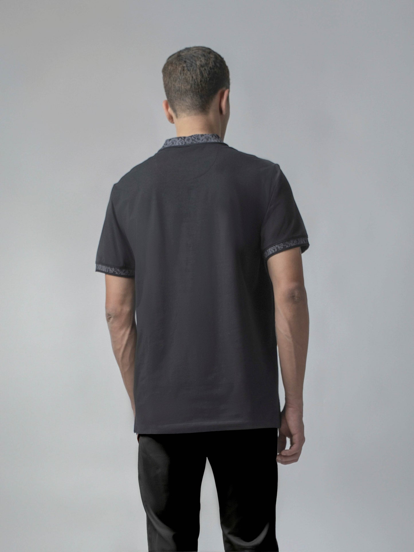 Jersène LuxeKnit with Jacquard Collar and HD Sticker Iconic Emblem Black Polo - ENGYNE