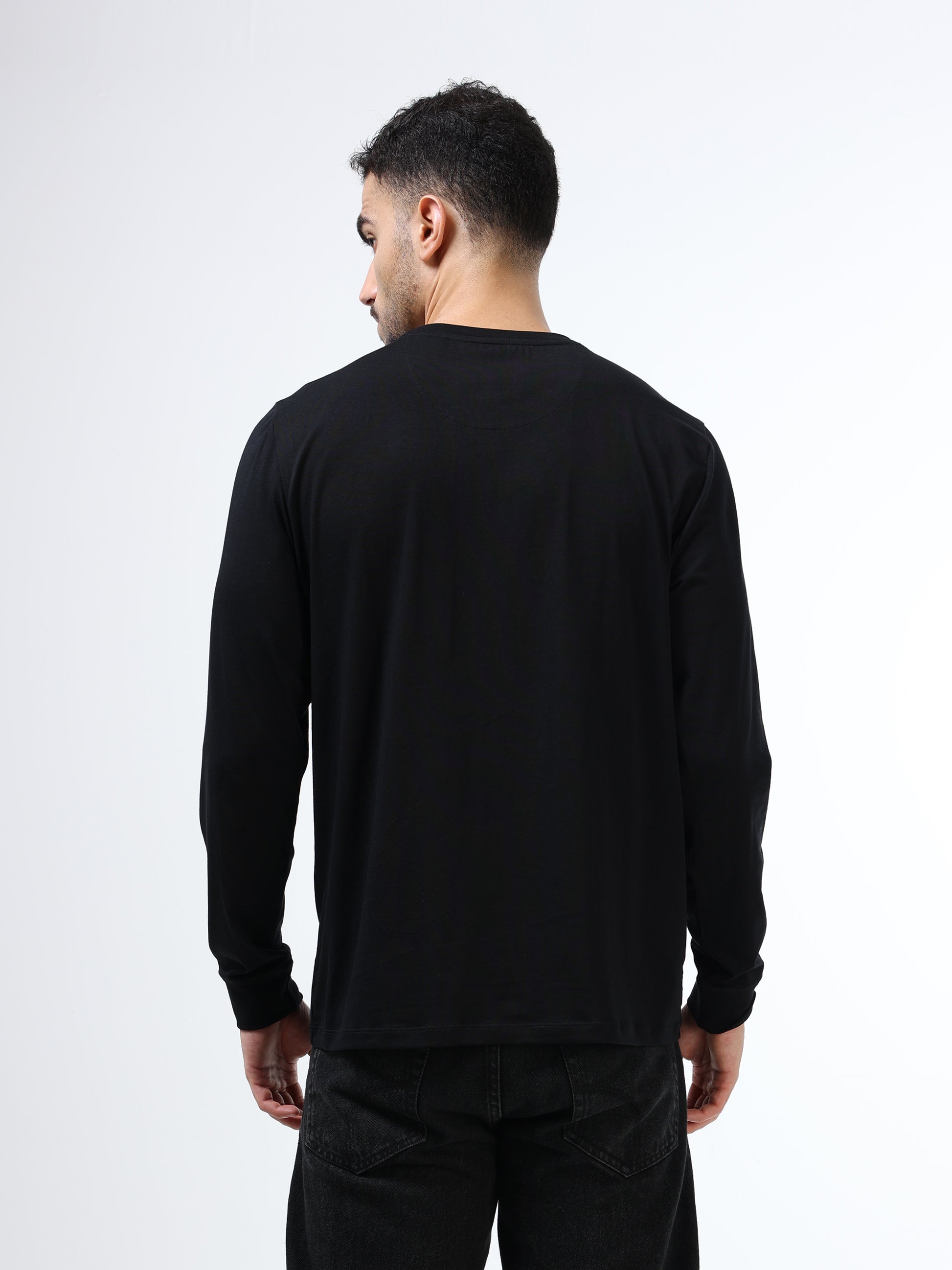 Men’s black tshirt