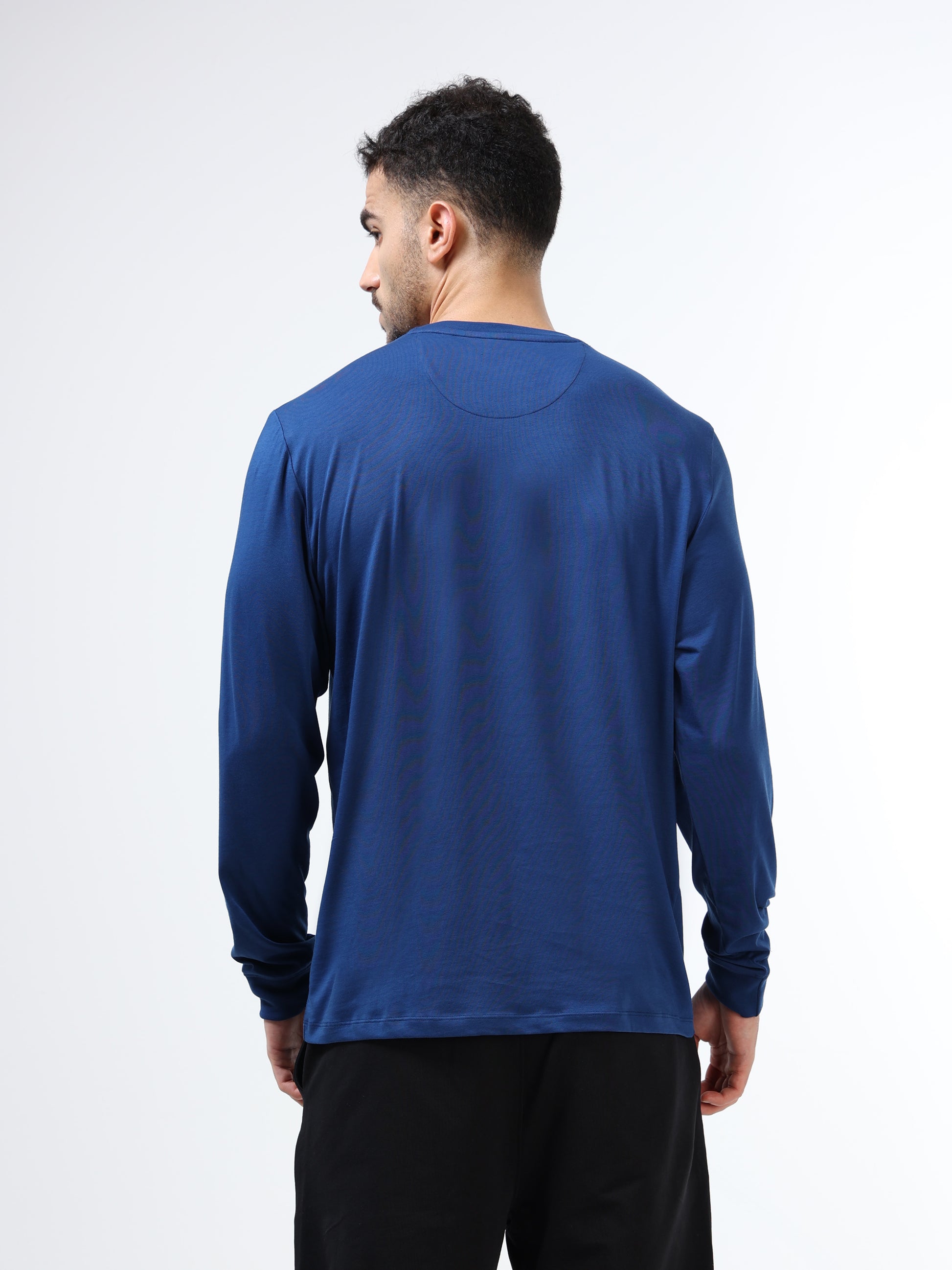 Men’s dark blue t-shirt