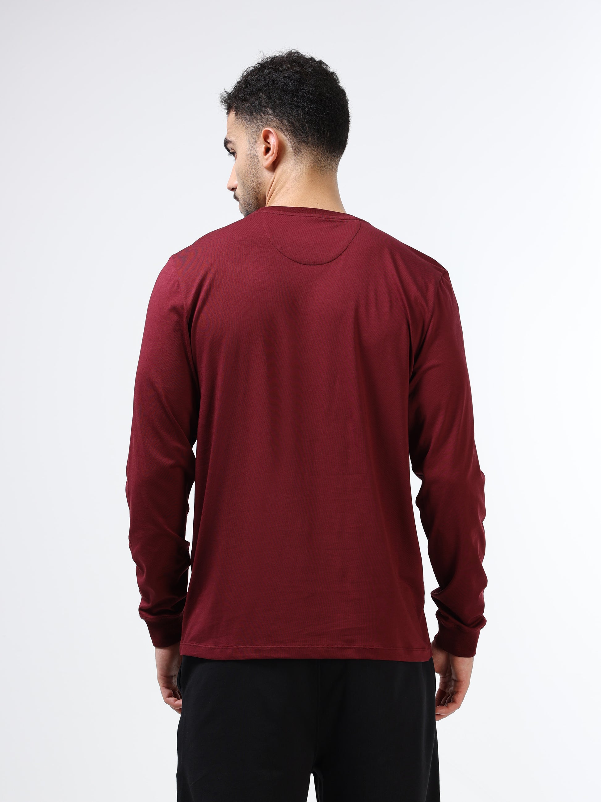 Men’s maroon tshirt