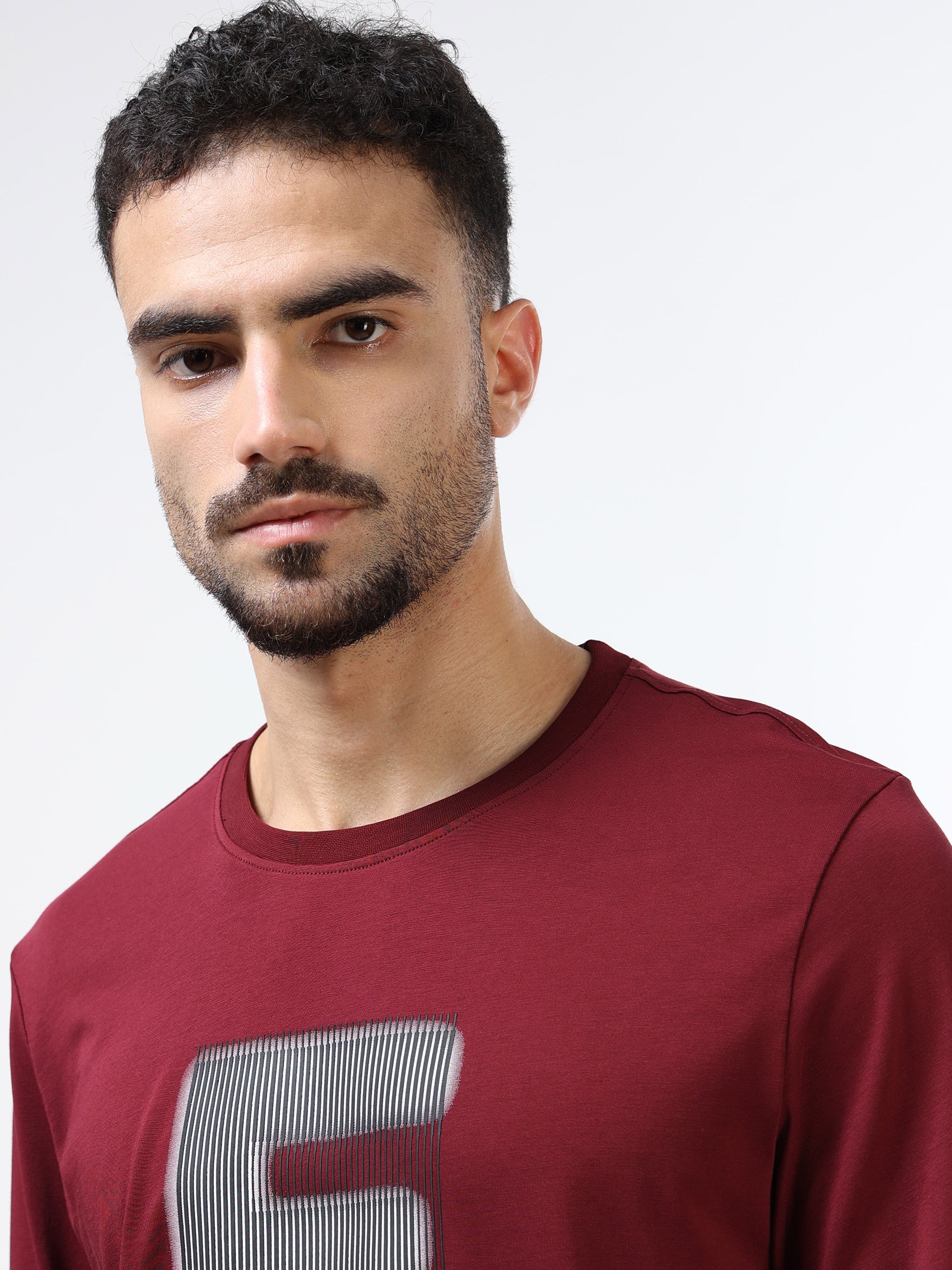 Men’s maroon tshirt