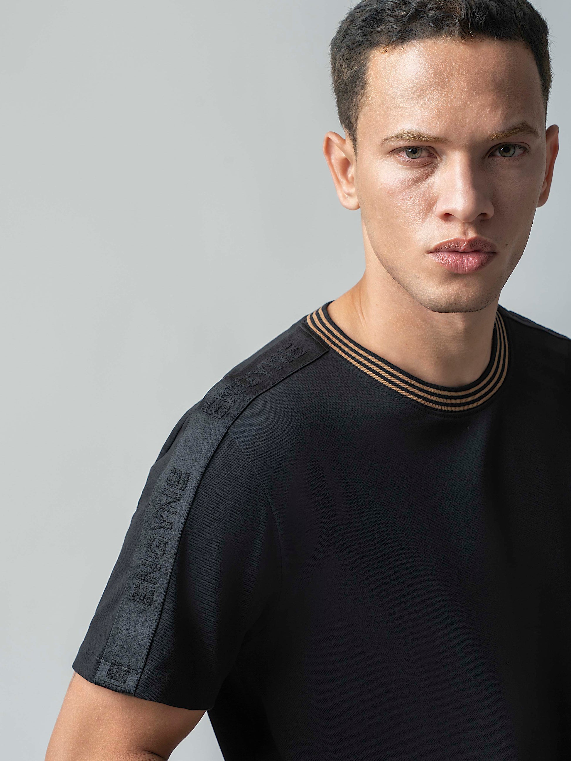 Rougen Cotton Lycra Woven Shoulder Tape Black Crew Neck T Shirt