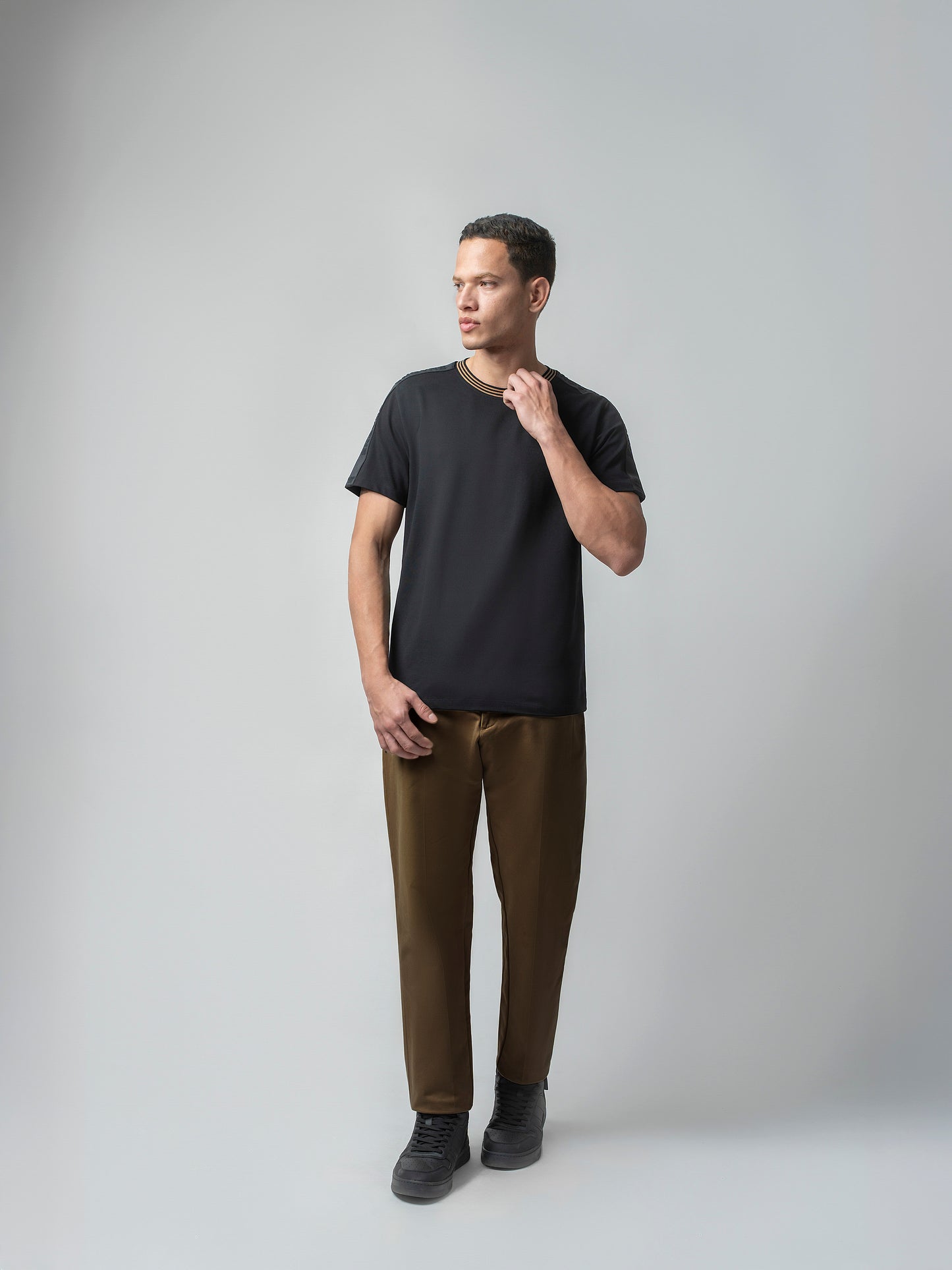 Rougen Cotton Lycra Woven Shoulder Tape Black Crew Neck T Shirt