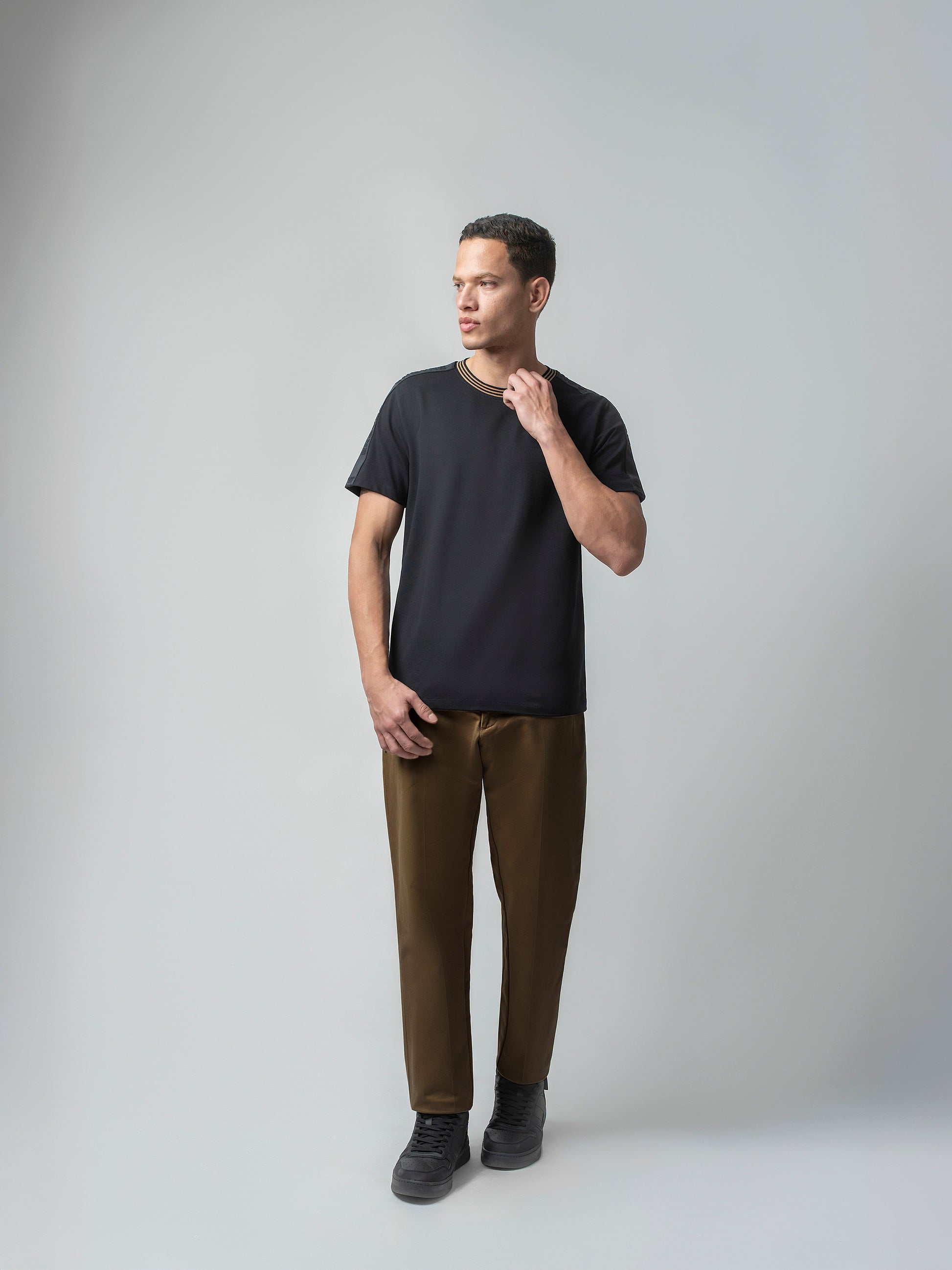 Rougen Cotton Lycra Woven Shoulder Tape Black Crew Neck T Shirt