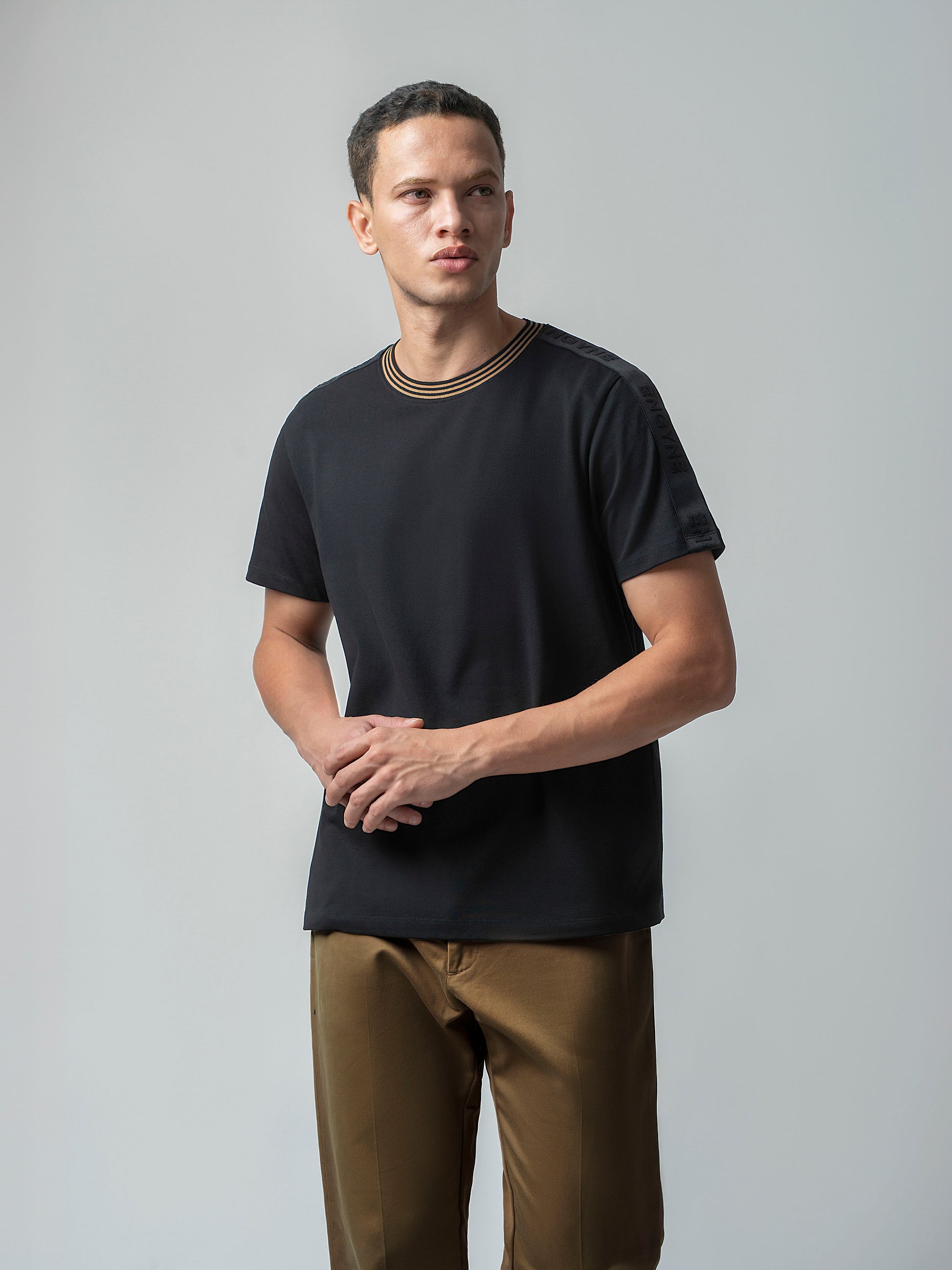Rougen Cotton Lycra Woven Shoulder Tape Black Crew Neck T Shirt