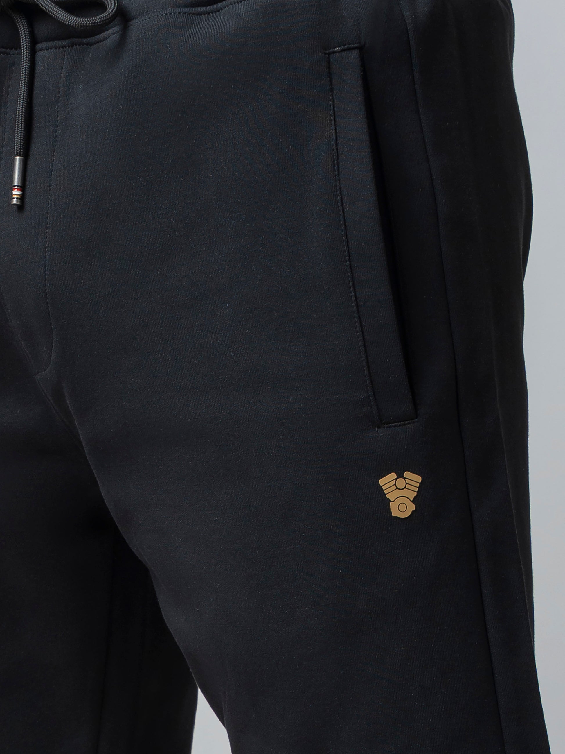 Engyne Black Short Men With Contrast Iconic Emblem Logo
